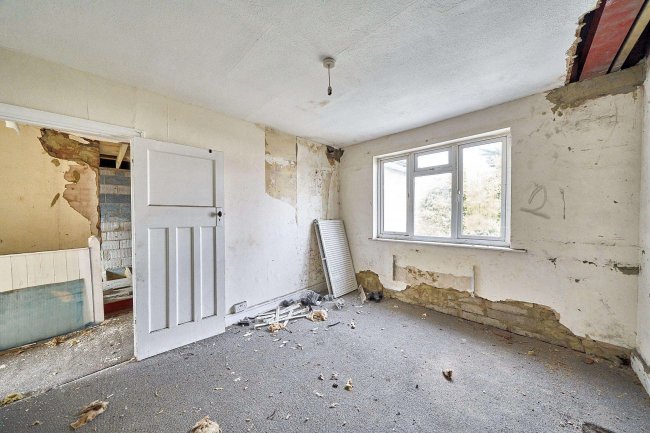 1 Merlins Avenue, Harrow, HA2 9ET 10