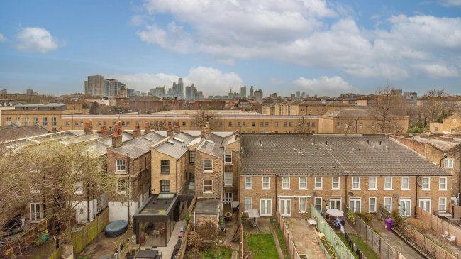 Flat 29 Osier Court, Osier Street, Stepney Green, London, E1 4AP 2