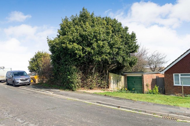 Garage & Land at 22 Pinewood Close, Hampden Park Eastbourne, BN22 0SA 5