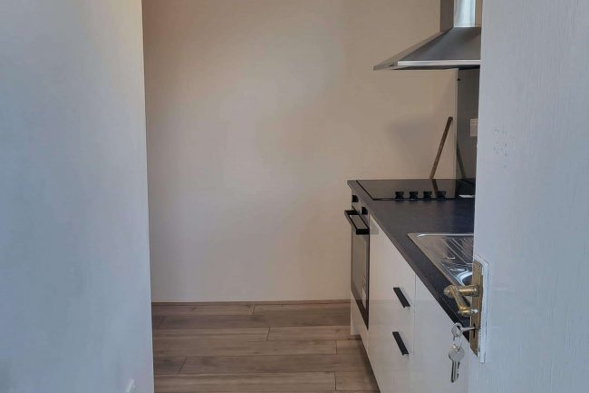 87 High Street, Hythe, Kent, CT21 5JH 5