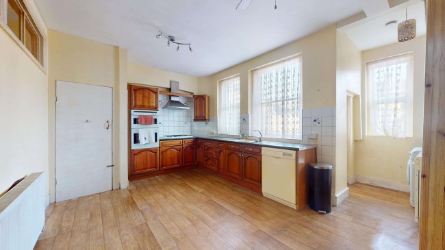 3b Vicarage Mansions, Abbotsford Avenue, Tottenham, London, N15 3BP 3