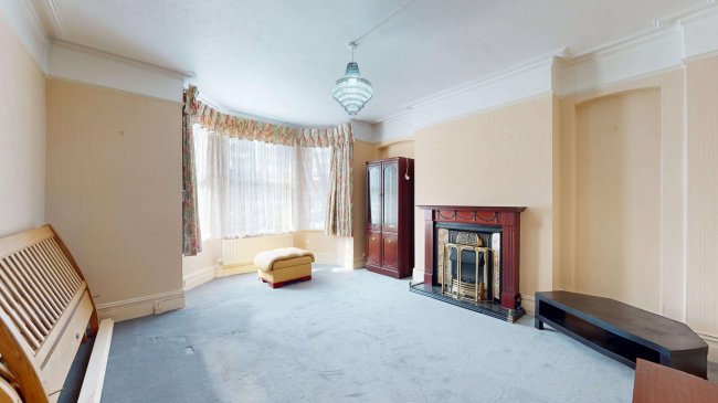 3b Vicarage Mansions, Abbotsford Avenue, Tottenham, London, N15 3BP 3