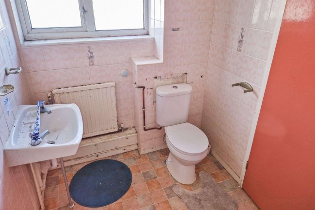 38 Brampton Close, Cheshunt, Waltham Cross, Hertfordshire EN7 6HZ 8