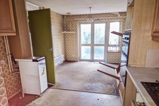 38 Brampton Close, Cheshunt, Waltham Cross, Hertfordshire EN7 6HZ 8