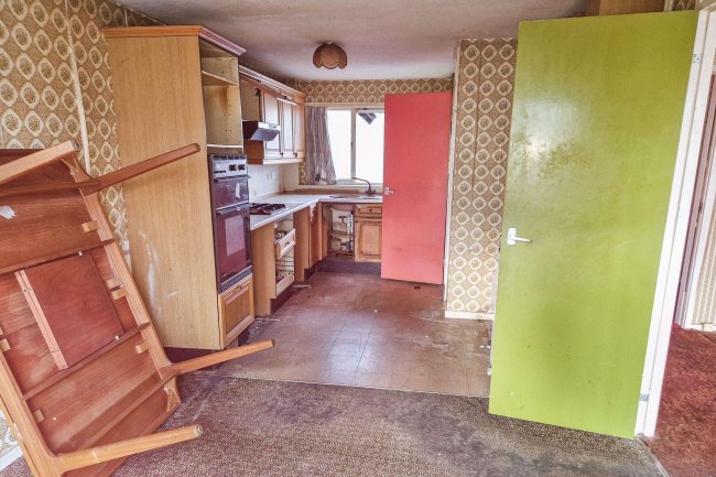 38 Brampton Close, Cheshunt, Waltham Cross, Hertfordshire EN7 6HZ 8