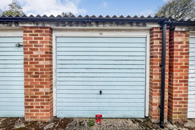 Garage 89 Mariner Gardens, Richmond upon Thames, Richmond, TW10 7UU 10