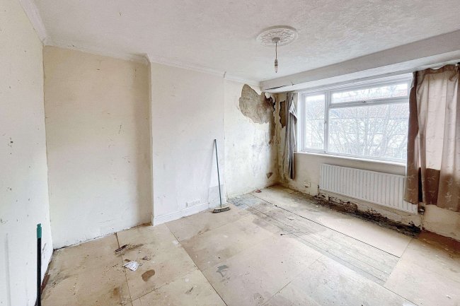 24 Castleton Road, Mitcham, CR4 1NY 8