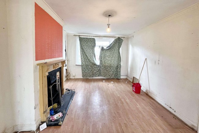 24 Castleton Road, Mitcham, CR4 1NY 8