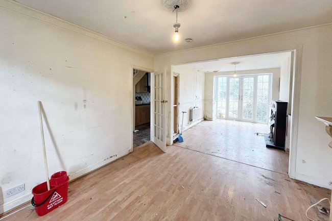 24 Castleton Road, Mitcham, CR4 1NY 8