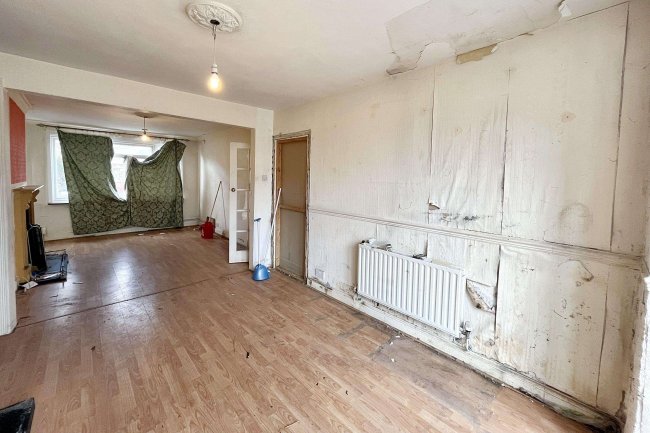 24 Castleton Road, Mitcham, CR4 1NY 8