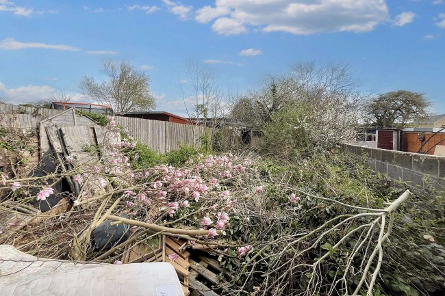 24 Castleton Road, Mitcham, CR4 1NY 8