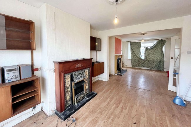 24 Castleton Road, Mitcham, CR4 1NY 8