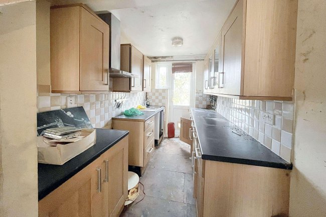 24 Castleton Road, Mitcham, CR4 1NY 8