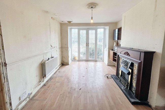 24 Castleton Road, Mitcham, CR4 1NY 8