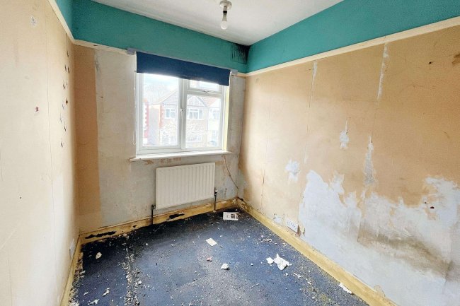 24 Castleton Road, Mitcham, CR4 1NY 8