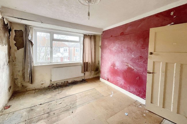 24 Castleton Road, Mitcham, CR4 1NY 8