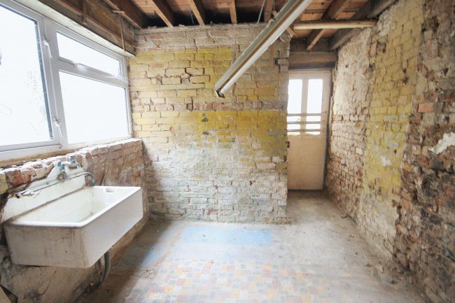 85 Kings Avenue, Watford, Hertfordshire, WD18 7SB 1