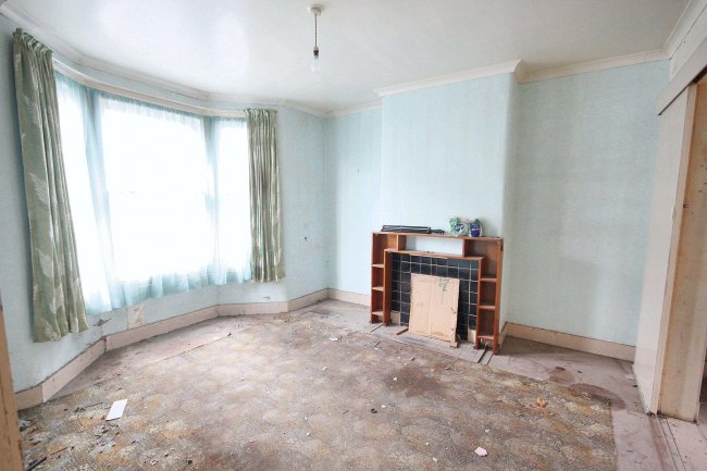 85 Kings Avenue, Watford, Hertfordshire, WD18 7SB 1