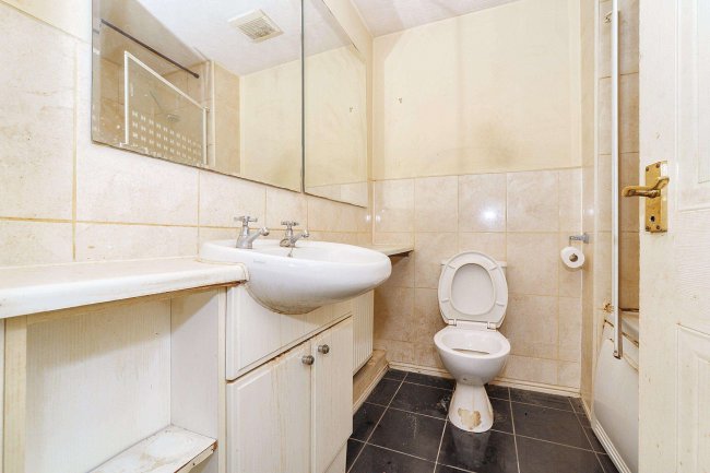 6 Grasshaven Way, Thamesmead, London, SE28 8TH 4