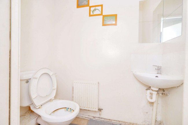 6 Grasshaven Way, Thamesmead, London, SE28 8TH 4