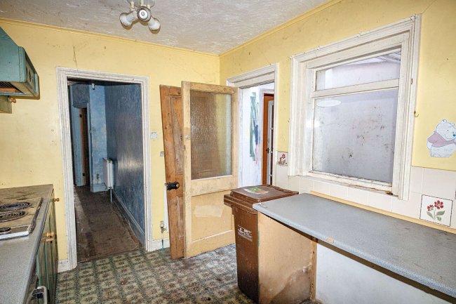 19 Southview Road, Weymouth, DT4 0JE 3