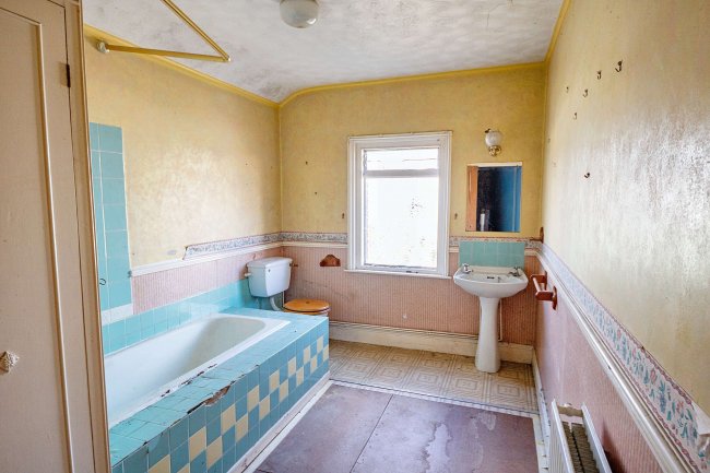 19 Southview Road, Weymouth, DT4 0JE 3