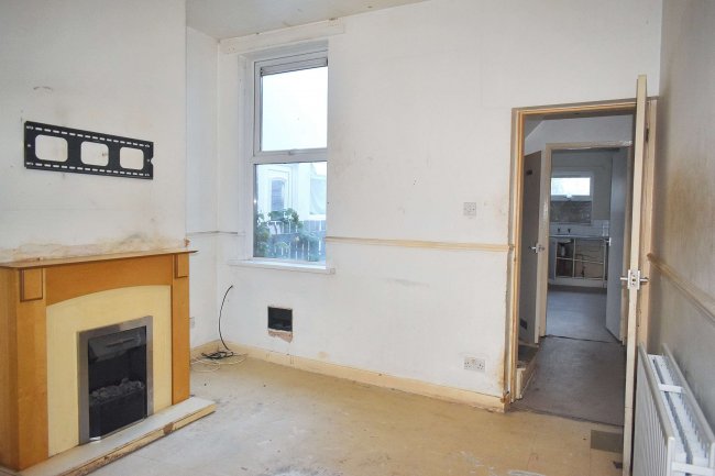 43 West Bromwich Road, Walsall, West Midlands, WS1 3HR 4