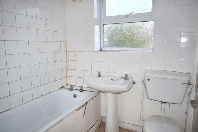 43 West Bromwich Road, Walsall, West Midlands, WS1 3HR 4