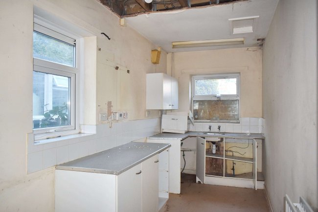 43 West Bromwich Road, Walsall, West Midlands, WS1 3HR 4