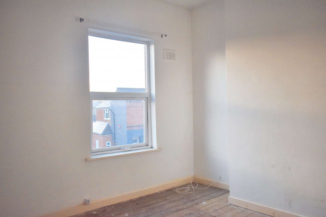 43 West Bromwich Road, Walsall, West Midlands, WS1 3HR 4