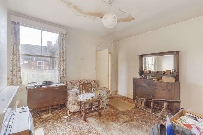 14 Thurgarton Street, Nottingham, NG2 4AG 1