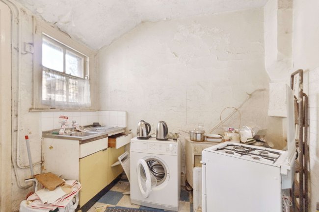 14 Thurgarton Street, Nottingham, NG2 4AG 1