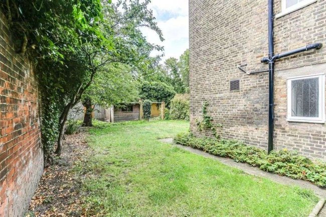 61 St James Road, Croydon, CR0 2US 7