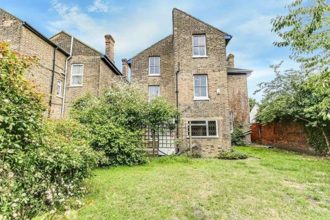 61 St James Road, Croydon, CR0 2US 7