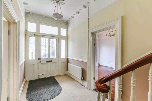 61 St James Road, Croydon, CR0 2US 7