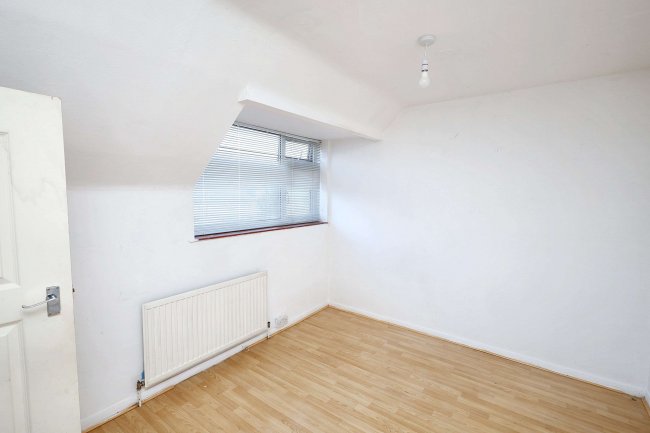 118 The Drive, Romford, Essex, RM5 3UH 4