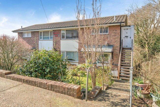 Flat 2 Thompson Court , 70 Landguard Road, Shanklin, Isle of Wright, PO37 7HU 3