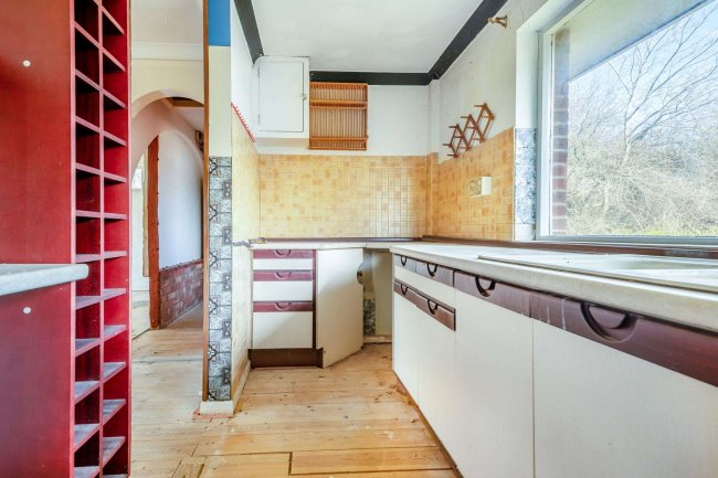 Flat 2 Thompson Court , 70 Landguard Road, Shanklin, Isle of Wright, PO37 7HU 3