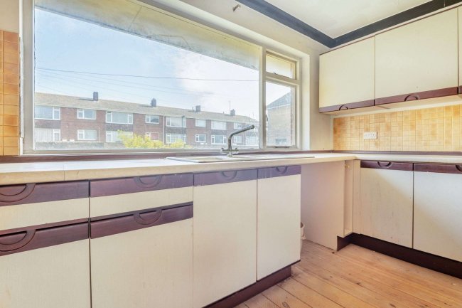 Flat 2 Thompson Court , 70 Landguard Road, Shanklin, Isle of Wright, PO37 7HU 3