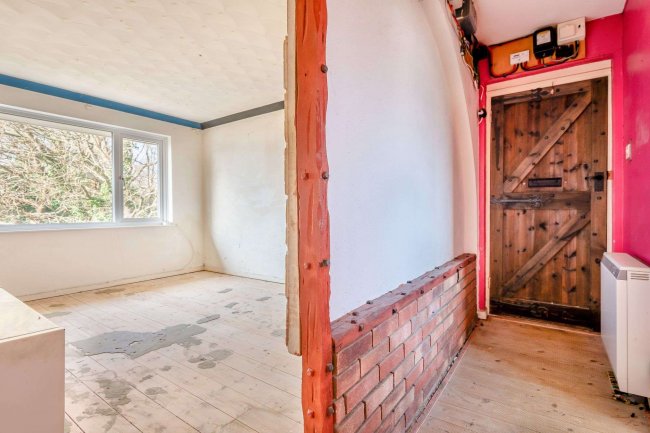 Flat 2 Thompson Court , 70 Landguard Road, Shanklin, Isle of Wright, PO37 7HU 3