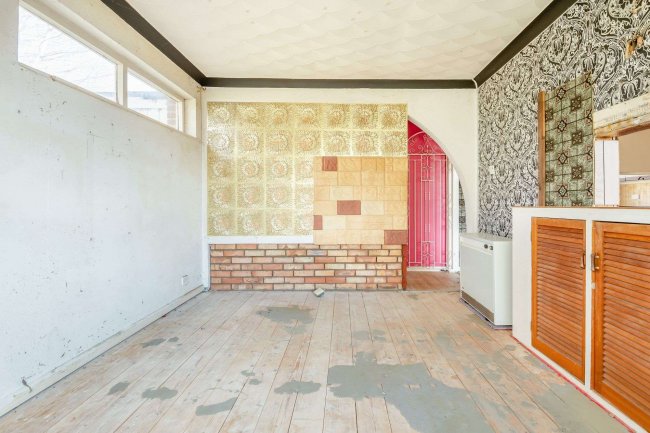 Flat 2 Thompson Court , 70 Landguard Road, Shanklin, Isle of Wright, PO37 7HU 3