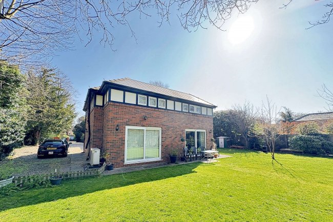 2a Abbey Park Road, Grimsby, North East Lincs, DN32 0HR 9