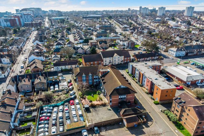 Bradbury Care Home, 2 Roots Hall Drive, Westcliff-on-Sea, Southend-on-Sea SS2 6DA 10