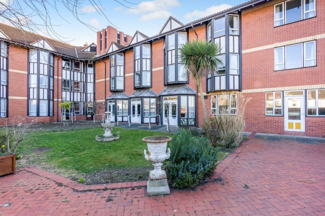 Bradbury Care Home, 2 Roots Hall Drive, Westcliff-on-Sea, Southend-on-Sea SS2 6DA 10