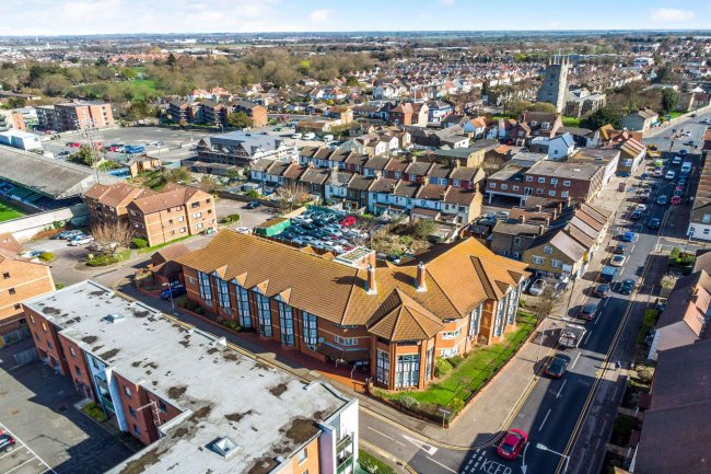 Bradbury Care Home, 2 Roots Hall Drive, Westcliff-on-Sea, Southend-on-Sea SS2 6DA 10
