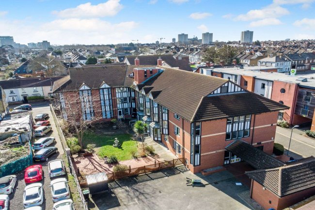 Bradbury Care Home, 2 Roots Hall Drive, Westcliff-on-Sea, Southend-on-Sea SS2 6DA 10