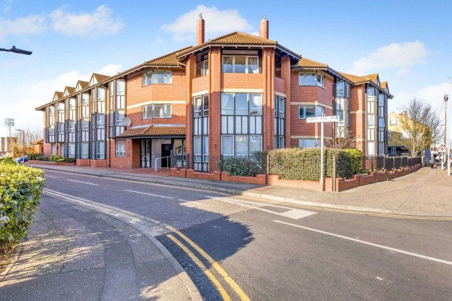 Bradbury Care Home, 2 Roots Hall Drive, Westcliff-on-Sea, Southend-on-Sea SS2 6DA 10