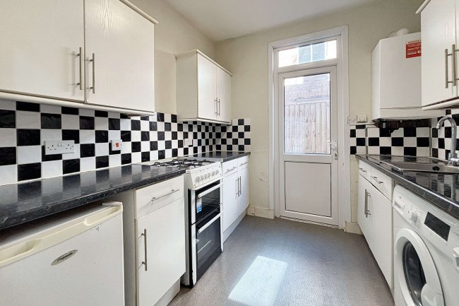 108 Diana Road, Walthamstow, E17 5LF 6