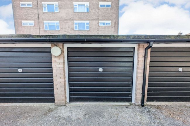 75 Victoria Court, Southport, Merseyside, PR8 2DN 7