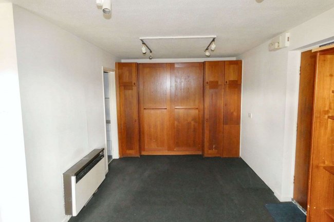 25 Greylees Avenue, Hull, HU6 7YG 10